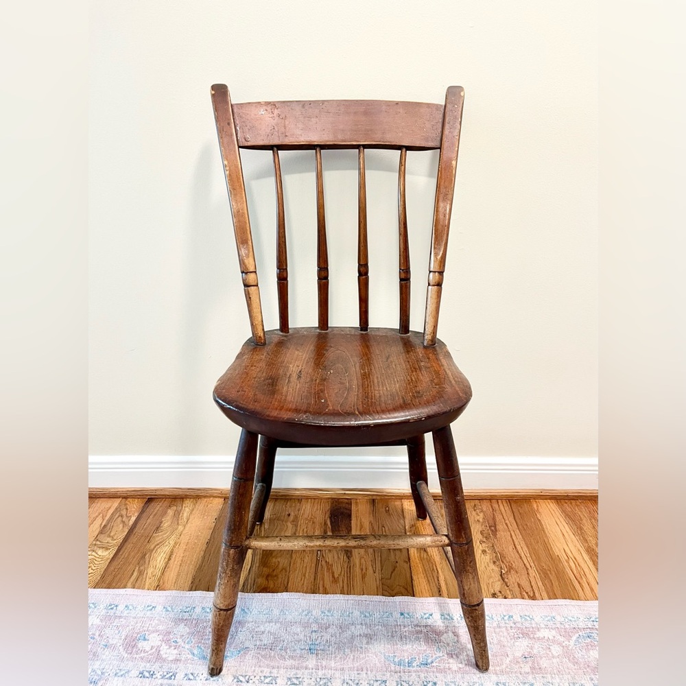 Antique 19th Century Brown Wooden Windsor Thumb Back Chair